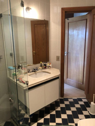 Imagem Imóvel com 3 Quartos à Venda, 242 m² em Vila Suzana - São Paulo