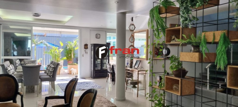 Imagem Casa com 5 Quartos à Venda, 329 m² em Santa Mônica - Florianópolis Imagem Casa com 5 Quartos à Venda, 329 m² em Santa Mônica - Florianópolis