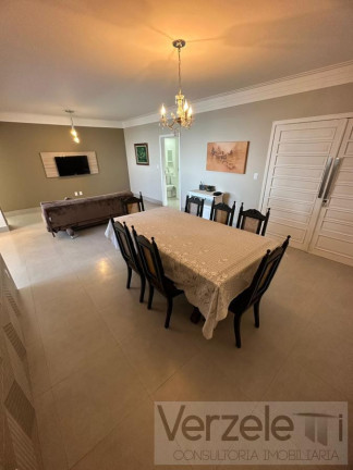 Imagem Apartamento com 4 Quartos para Temporada, 170 m² em Centro - Balneário Camboriú Imagem Apartamento com 4 Quartos para Temporada, 170 m² em Centro - Balneário Camboriú