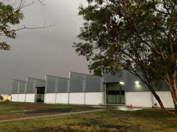 Galpão à Venda, 1.827 m² em Ceat - São Carlos