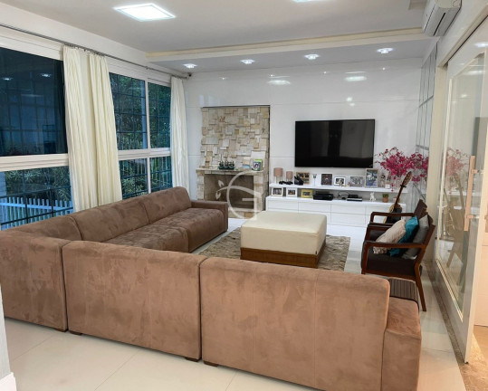 Imagem Casa com 4 Quartos à Venda, 545 m² em América - Joinville Imagem Casa com 4 Quartos à Venda, 545 m² em América - Joinville