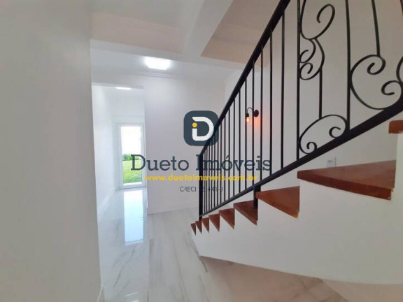 Imagem Sobrado com 3 Quartos à Venda, 260 m² em Camobi - Santa Maria