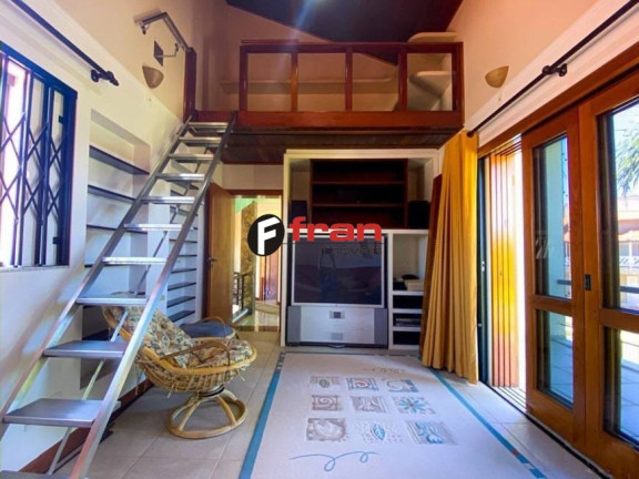 Imagem Casa com 3 Quartos à Venda, 450 m² em Córrego Grande - Florianópolis Imagem Casa com 3 Quartos à Venda, 450 m² em Córrego Grande - Florianópolis