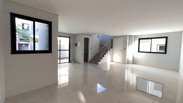 Imagem Casa com 3 Quartos à Venda, 169 m² em Uberaba - Curitiba