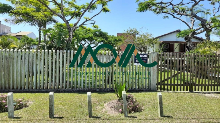 Casa com 3 Quartos à Venda, 159 m² em Praia Das Palmeiras - Itapoá