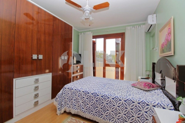 Imagem Casa com 3 Quartos à Venda, 225 m² em Jardim Itu - Porto Alegre