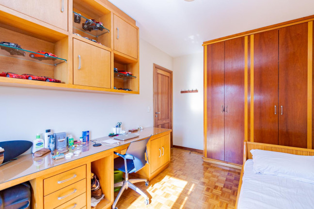Imagem Casa com 3 Quartos à Venda, 129 m² em Santo Inácio - Curitiba Imagem Casa com 3 Quartos à Venda, 129 m² em Santo Inácio - Curitiba