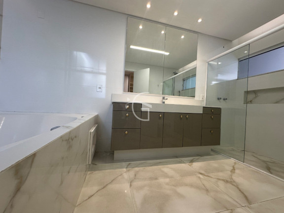 Imagem Casa com 3 Quartos à Venda, 250 m² em Glória - Joinville Imagem Casa com 3 Quartos à Venda, 250 m² em Glória - Joinville