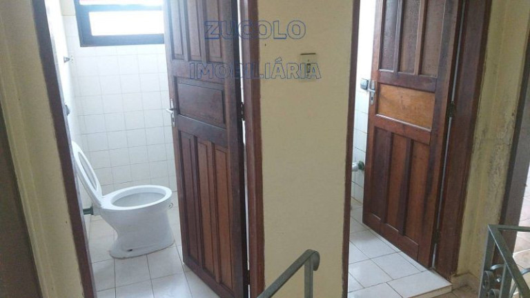 Imagem Casa com 1 Quarto à Venda, 800 m² Imagem Casa com 1 Quarto à Venda, 800 m²