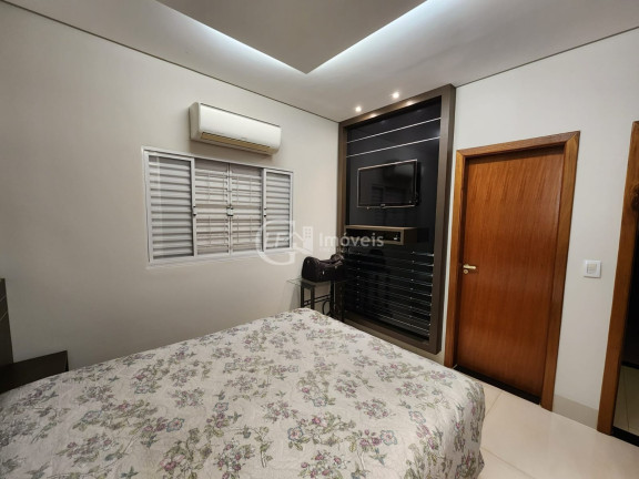Imagem Casa com 3 Quartos à Venda, 260 m² em Amambaí - Campo Grande