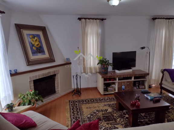 Imagem Casa com 4 Quartos à Venda, 250 m² em Vila Nova Suíça - Campos Do Jordão Imagem Casa com 4 Quartos à Venda, 250 m² em Vila Nova Suíça - Campos Do Jordão