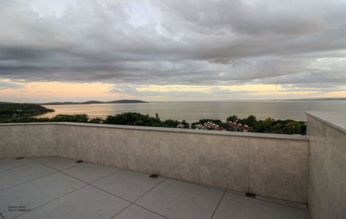 Imagem Casa com 5 Quartos à Venda, 648 m² em Tristeza - Porto Alegre