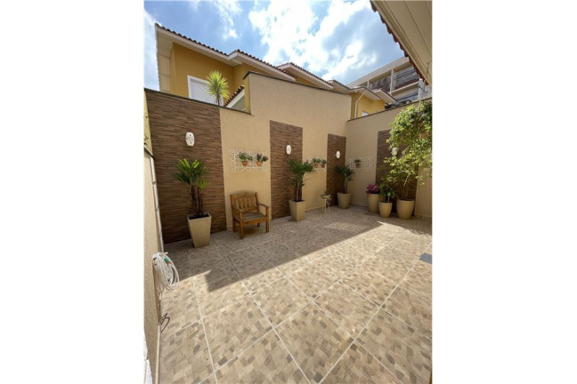 Casa com 3 Quartos à Venda,  em Vila Carrão - São Paulo