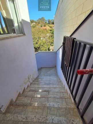 Imagem Casa com 2 Quartos à Venda, 120 m²