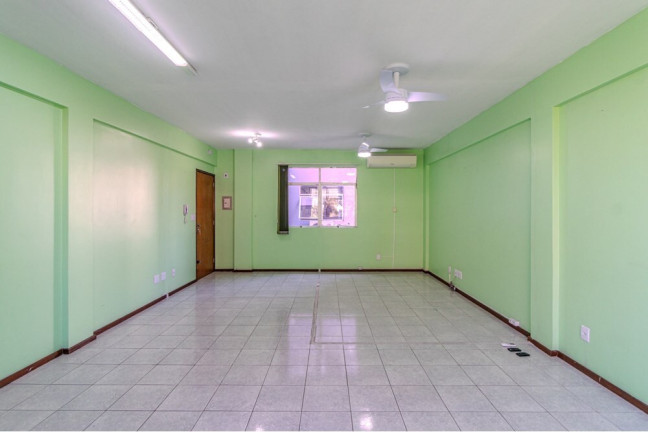 Imagem Sala Comercial à Venda, 44 m² em Floresta - Porto Alegre Imagem Sala Comercial à Venda, 44 m² em Floresta - Porto Alegre