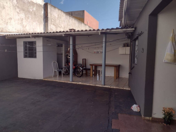 Casa com 3 Quartos à Venda,  em Vila Araponguinha - Arapongas