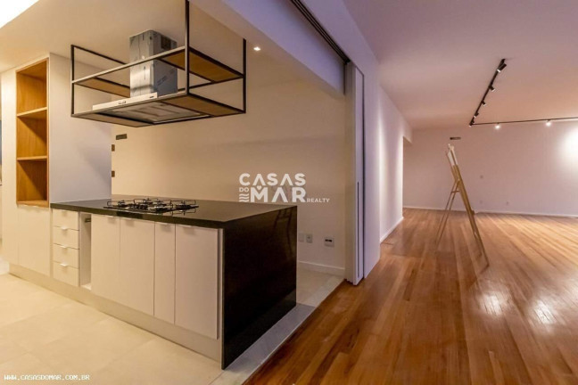 Imagem Imóvel com 4 Quartos à Venda, 330 m² em Copacabana - Rio De Janeiro Imagem Imóvel com 4 Quartos à Venda, 330 m² em Copacabana - Rio De Janeiro