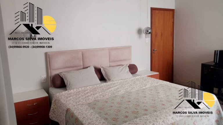 Imagem Casa com 4 Quartos à Venda, 360 m² em Santa Mônica - Uberlândia