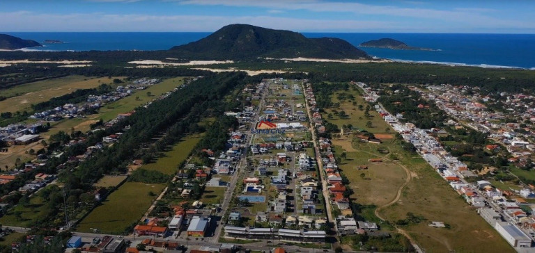 Imagem Casa com 3 Quartos à Venda, 375 m² em São João Do Rio Vermelho - Florianópolis Imagem Casa com 3 Quartos à Venda, 375 m² em São João Do Rio Vermelho - Florianópolis