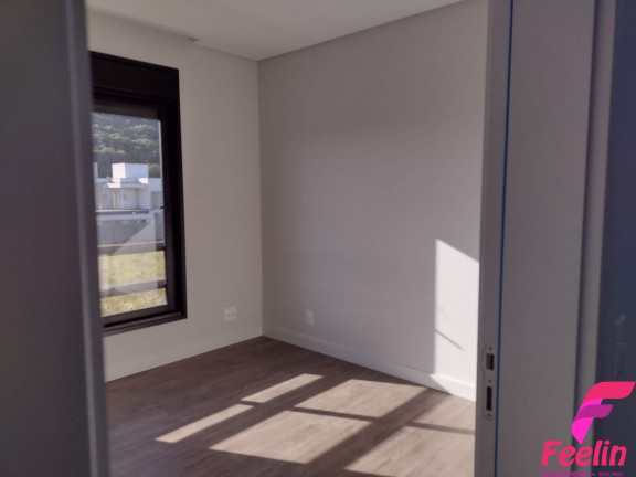 Imagem Casa com 3 Quartos à Venda, 197 m² em Rio Tavares - Florianópolis