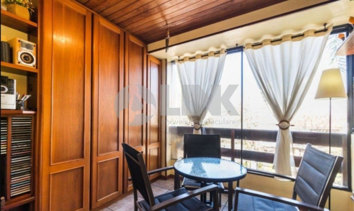 Imagem Imóvel com 3 Quartos à Venda, 168 m² em Petrópolis - Porto Alegre