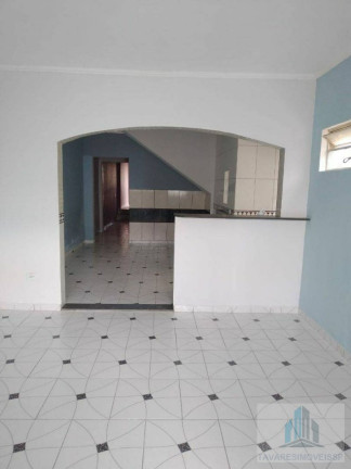 Imagem Sobrado com 5 Quartos à Venda, 210 m²