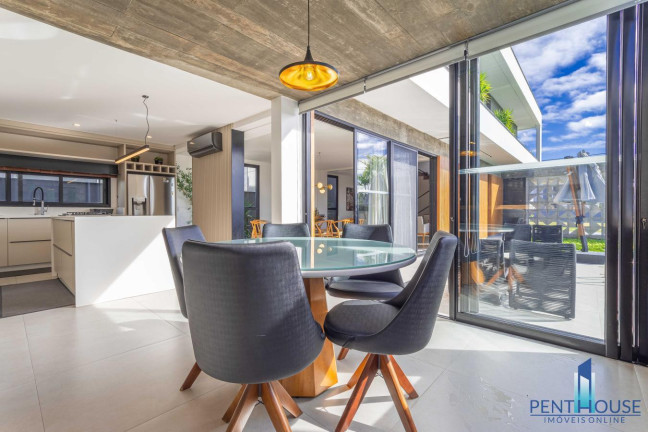 Imagem Casa com 3 Quartos à Venda, 431 m² em Santa Regina - Camboriú