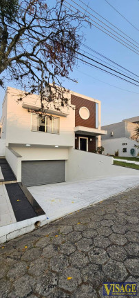 Casa de Condomínio com 3 Quartos à Venda,  em Jd. Coleginho - Jacareí