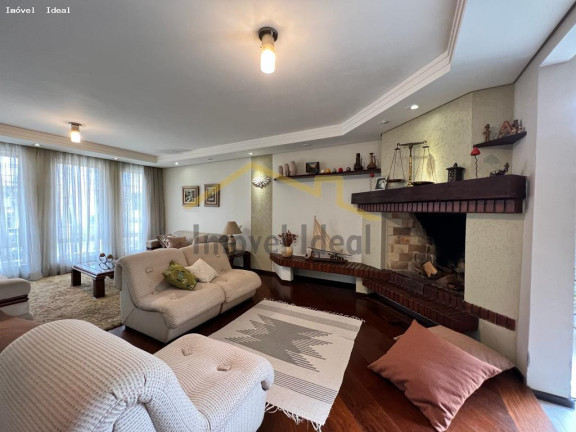 Imagem Casa com 6 Quartos à Venda, 210 m² em Guabirotuba - Curitiba Imagem Casa com 6 Quartos à Venda, 210 m² em Guabirotuba - Curitiba