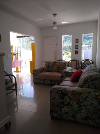 Imagem Casa com 4 Quartos para Temporada, 121 m² em Bombas - Bombinhas Imagem Casa com 4 Quartos para Temporada, 121 m² em Bombas - Bombinhas