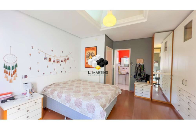 Imagem Casa com 4 Quartos à Venda, 394 m² em Vila Assunção - Porto Alegre