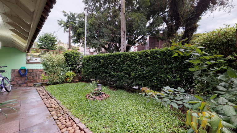 Imagem Sobrado com 3 Quartos à Venda, 221 m² em Tristeza - Porto Alegre