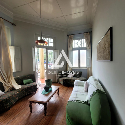 Imagem Casa com 4 Quartos à Venda, 264 m² em Centro - Cruz Alta Imagem Casa com 4 Quartos à Venda, 264 m² em Centro - Cruz Alta