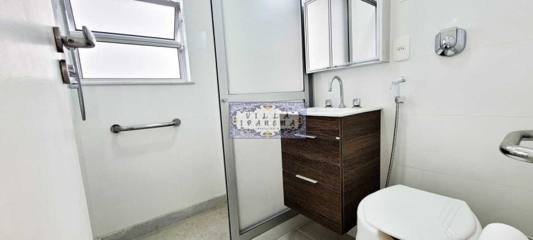 Imagem Apartamento com 2 Quartos à Venda, 65 m² em Copacabana - Rio De Janeiro Imagem Apartamento com 2 Quartos à Venda, 65 m² em Copacabana - Rio De Janeiro
