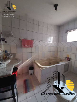 Imagem Casa com 4 Quartos à Venda, 300 m² em Segismundo Pereira - Uberlândia