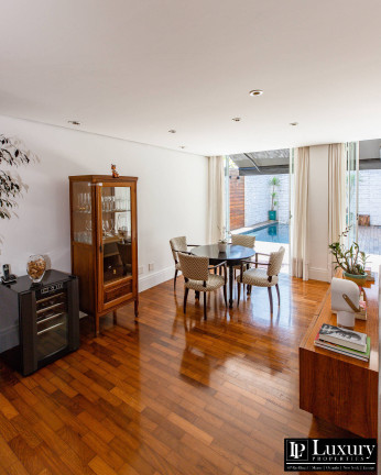 Imagem Casa com 4 Quartos à Venda, 411 m² em Moema - São Paulo Imagem Casa com 4 Quartos à Venda, 411 m² em Moema - São Paulo