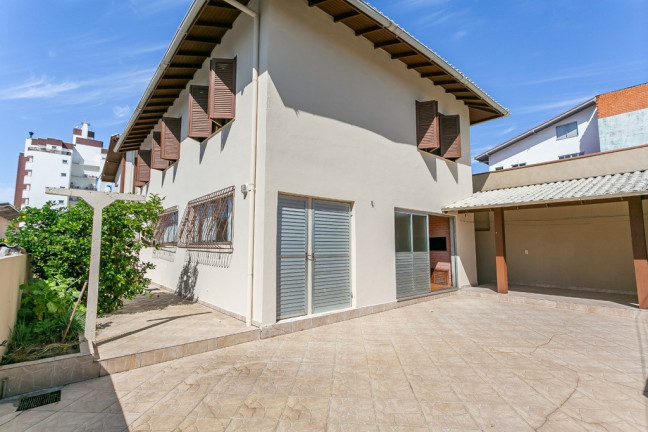 Imagem Casa com 5 Quartos à Venda, em Estreito - Florianópolis Imagem Casa com 5 Quartos à Venda, em Estreito - Florianópolis