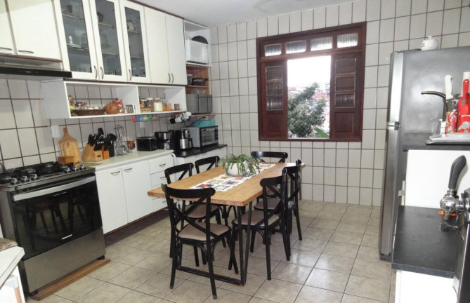 Imagem Casa com 4 Quartos à Venda, 367 m² em Itapuã - Salvador