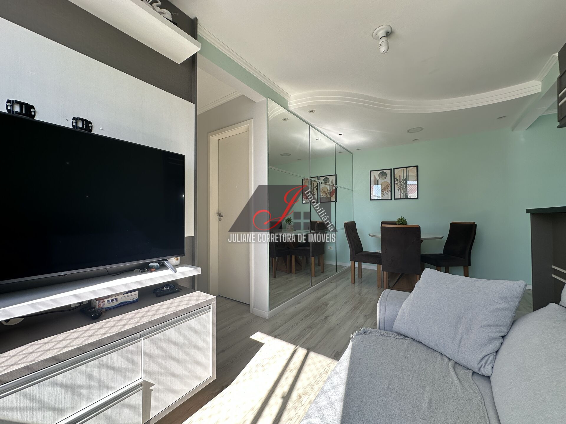 Imagem Apartamento com 2 Quartos à Venda, 54 m² em Pinheirinho - Curitiba