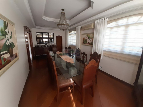 Imagem Casa com 4 Quartos à Venda, 607 m²