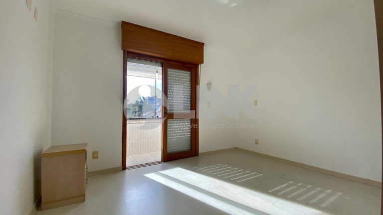 Imagem Imóvel com 2 Quartos à Venda, 186 m² em Jardim Itu - Porto Alegre Imagem Imóvel com 2 Quartos à Venda, 186 m² em Jardim Itu - Porto Alegre