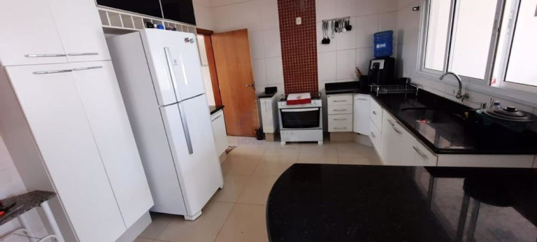 Imagem Sobrado com 3 Quartos à Venda, 199 m² em Centro - Guararapes Imagem Sobrado com 3 Quartos à Venda, 199 m² em Centro - Guararapes