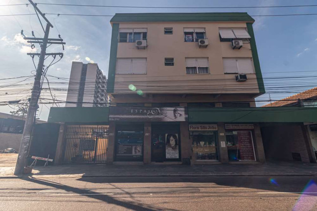 Imagem Imóvel com 3 Quartos à Venda, em Sao Joao - Porto Alegre Imagem Imóvel com 3 Quartos à Venda, em Sao Joao - Porto Alegre