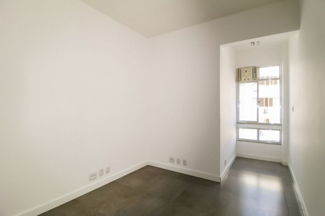 Imagem Imóvel com 2 Quartos à Venda, 72 m² em Copacabana - Rio De Janeiro Imagem Imóvel com 2 Quartos à Venda, 72 m² em Copacabana - Rio De Janeiro