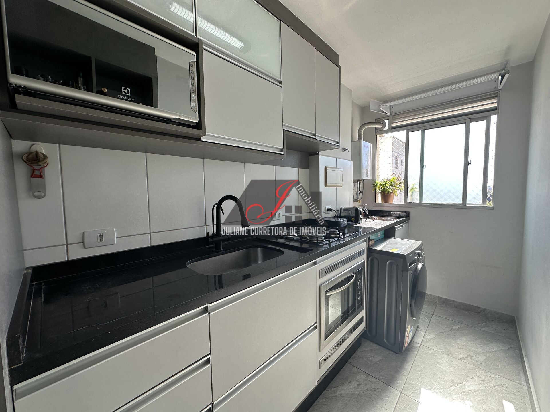 Imagem Apartamento com 2 Quartos à Venda, 54 m² em Pinheirinho - Curitiba
