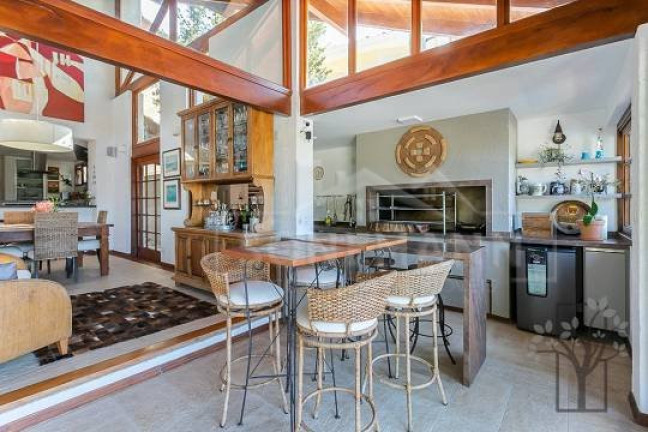 Imagem Casa com 4 Quartos à Venda, 530 m² em João Paulo - Florianópolis Imagem Casa com 4 Quartos à Venda, 530 m² em João Paulo - Florianópolis