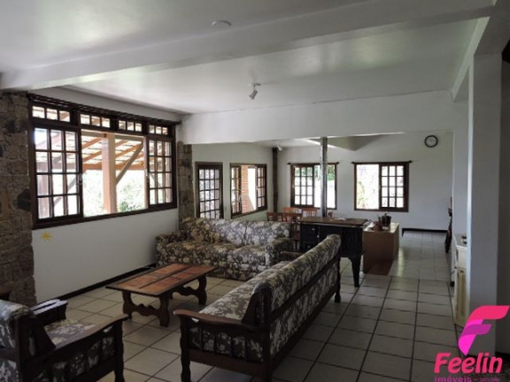 Imagem Casa com 8 Quartos à Venda, 217 m² em Campeche - Florianópolis Imagem Casa com 8 Quartos à Venda, 217 m² em Campeche - Florianópolis