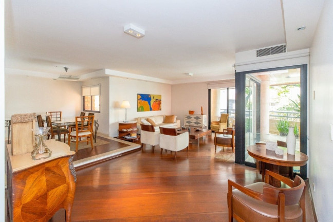 Apartamento com 3 Quartos à Venda, 219 m² em Moema - São Paulo