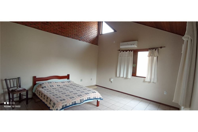 Imagem Casa com 2 Quartos à Venda, 210 m² em Vila Nova - Porto Alegre Imagem Casa com 2 Quartos à Venda, 210 m² em Vila Nova - Porto Alegre
