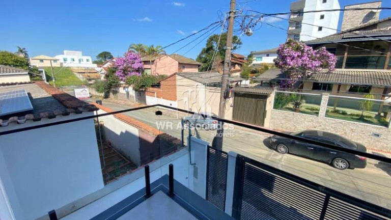 Imagem Casa com 3 Quartos à Venda, 230 m²